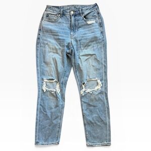 American Eagle Mom Jeans Light Wash Distressed Ripped Denim Size 6x26 Short